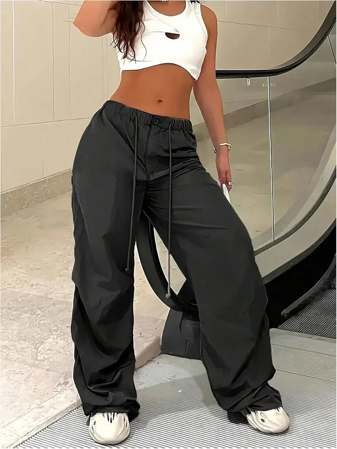 OYOANGLE Women's Drawstring Elastic Waist Parachute Pants Wide Leg Loose Casual Cargo Pants Streetwear